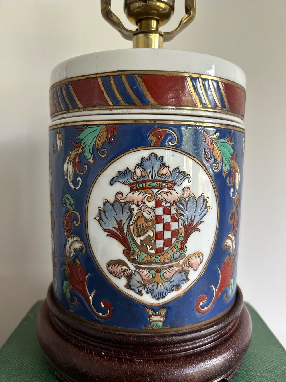 NEIMAN MARCUS Vintage Armorial Porcelain Lamp